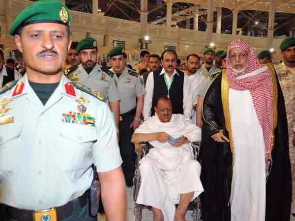 Mamnoon Hussain Perform Umrah