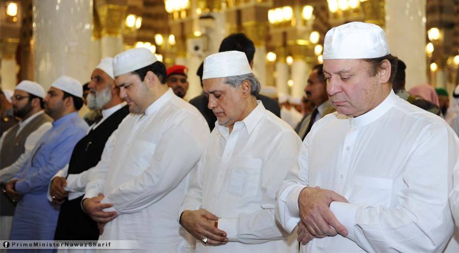 PM Nawaz Sharif In Masjid-e-Nabvi