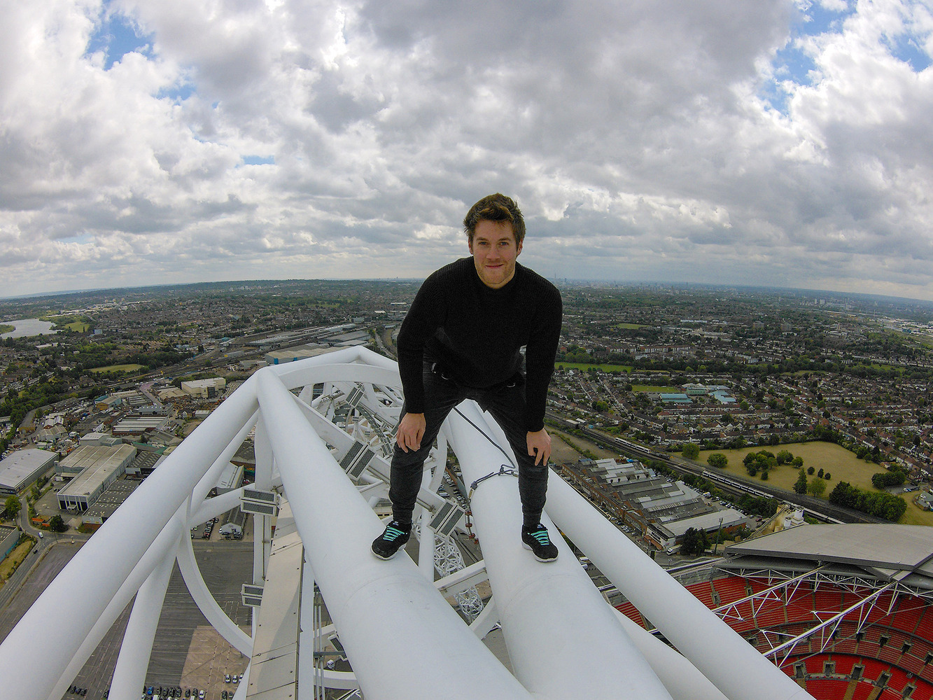 A Daredevil Free Runner First To Climb Wembley Stadium Arch