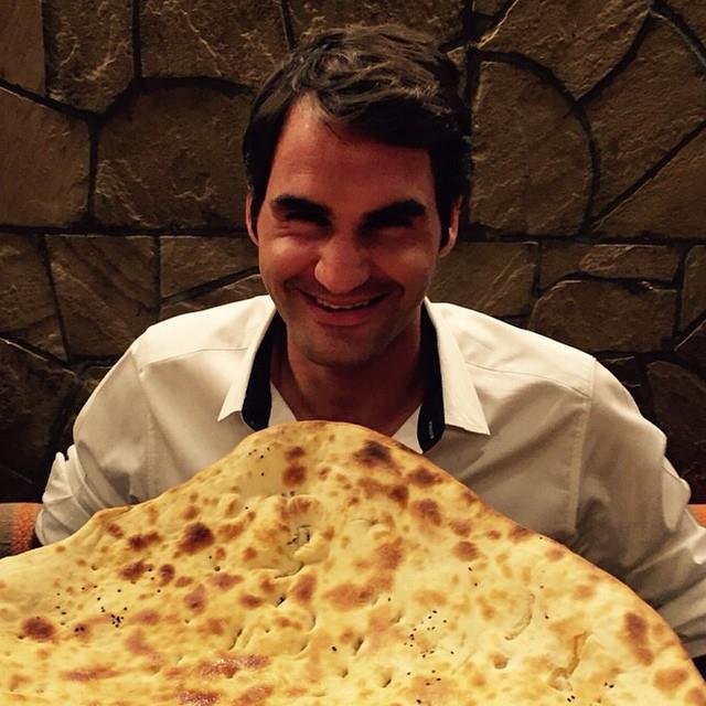 Roger Federer Eating Naan - Sports Images & Photos