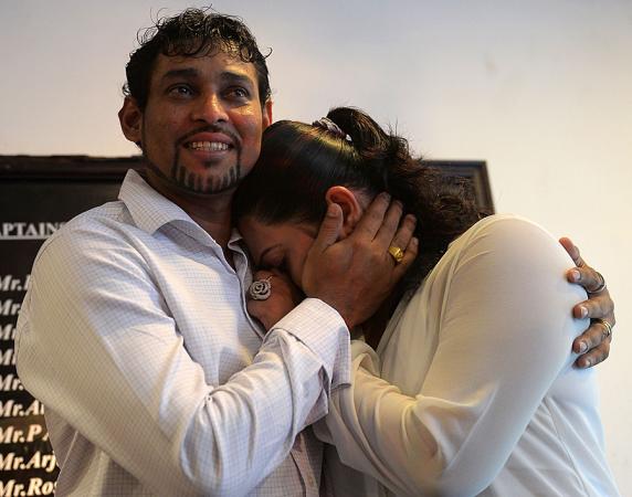 Wife Cry as Dilshan announces retirement from Test cricket 